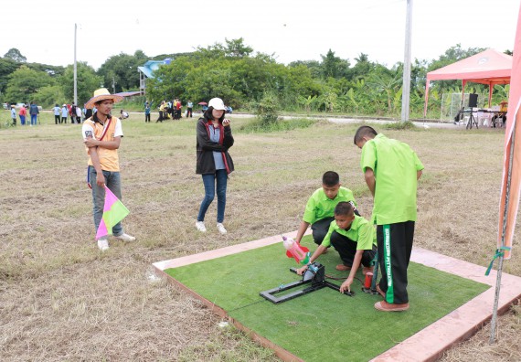 ภาพกิจกรรม การแข่งขันจรวดขวดน้ำ มัธยมศึกษาปีที่ 1-3 ประจำปี 2561