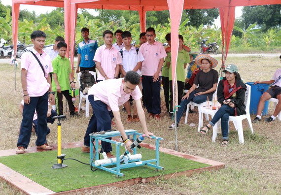 ภาพกิจกรรม การแข่งขันจรวดขวดน้ำ มัธยมศึกษาปีที่ 4-6 ประจำปี 2561