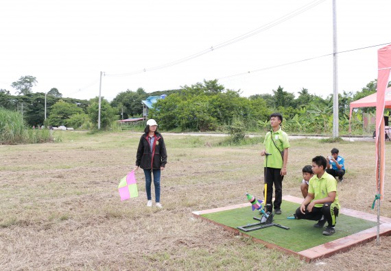 ภาพกิจกรรม การแข่งขันจรวดขวดน้ำ มัธยมศึกษาปีที่ 4-6 ประจำปี 2561