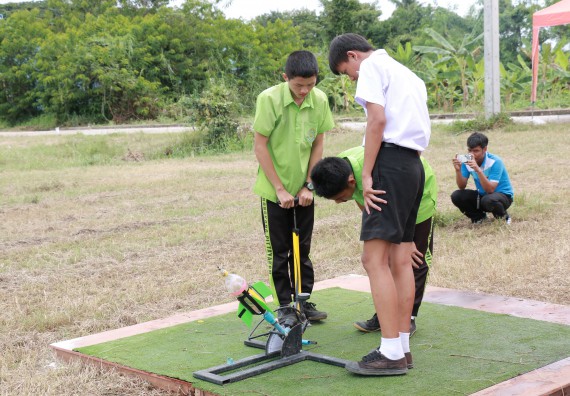 ภาพกิจกรรม การแข่งขันจรวดขวดน้ำ มัธยมศึกษาปีที่ 4-6 ประจำปี 2561