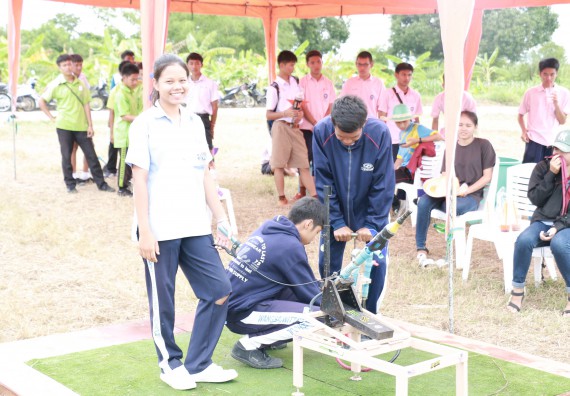 ภาพกิจกรรม การแข่งขันจรวดขวดน้ำ มัธยมศึกษาปีที่ 4-6 ประจำปี 2561