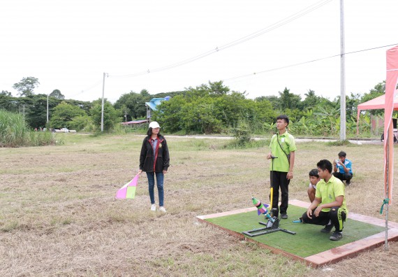 ภาพกิจกรรม การแข่งขันจรวดขวดน้ำ มัธยมศึกษาปีที่ 4-6 ประจำปี 2561
