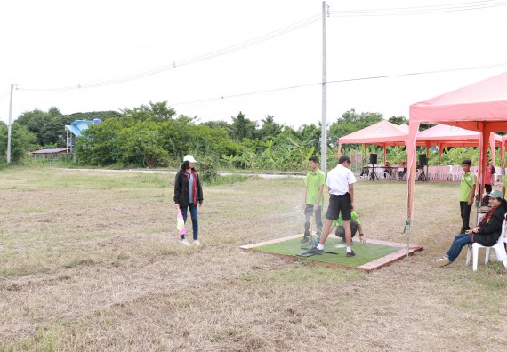 ภาพกิจกรรม การแข่งขันจรวดขวดน้ำ มัธยมศึกษาปีที่ 4-6 ประจำปี 2561