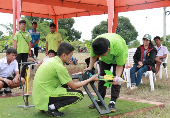 ภาพกิจกรรม การแข่งขันจรวดขวดน้ำ มัธยมศึกษาปีที่ 4-6 ประจำปี 2561