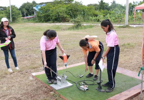 ภาพกิจกรรม การแข่งขันจรวดขวดน้ำ มัธยมศึกษาปีที่ 4-6 ประจำปี 2561