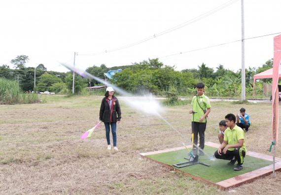 ภาพกิจกรรม การแข่งขันจรวดขวดน้ำ มัธยมศึกษาปีที่ 4-6 ประจำปี 2561