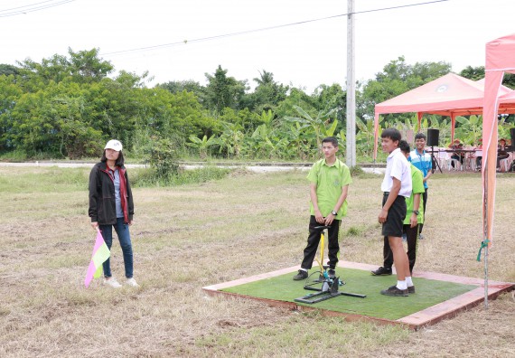 ภาพกิจกรรม การแข่งขันจรวดขวดน้ำ มัธยมศึกษาปีที่ 4-6 ประจำปี 2561