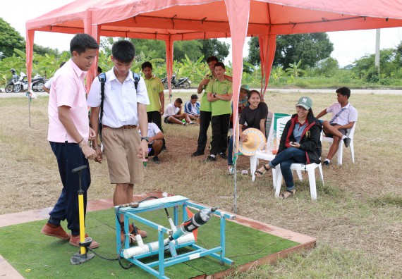 ภาพกิจกรรม การแข่งขันจรวดขวดน้ำ มัธยมศึกษาปีที่ 4-6 ประจำปี 2561