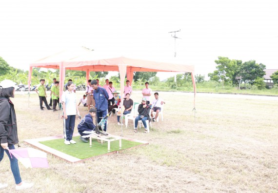 ภาพกิจกรรม การแข่งขันจรวดขวดน้ำ มัธยมศึกษาปีที่ 4-6 ประจำปี 2561