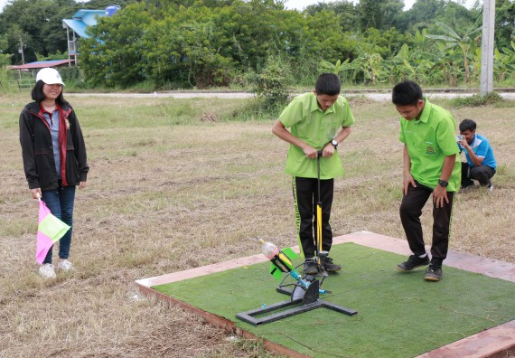 ภาพกิจกรรม การแข่งขันจรวดขวดน้ำ มัธยมศึกษาปีที่ 4-6 ประจำปี 2561