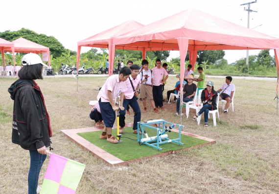 ภาพกิจกรรม การแข่งขันจรวดขวดน้ำ มัธยมศึกษาปีที่ 4-6 ประจำปี 2561