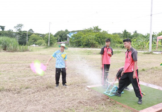 ภาพกิจกรรม การแข่งขันจรวดขวดน้ำ มัธยมศึกษาปีที่ 4-6 ประจำปี 2561