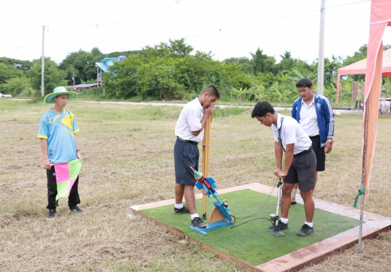 ภาพกิจกรรม การแข่งขันจรวดขวดน้ำ มัธยมศึกษาปีที่ 4-6 ประจำปี 2561