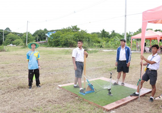 ภาพกิจกรรม การแข่งขันจรวดขวดน้ำ มัธยมศึกษาปีที่ 4-6 ประจำปี 2561