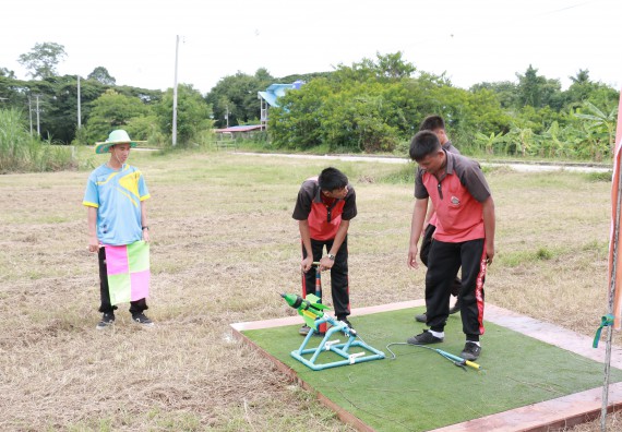 ภาพกิจกรรม การแข่งขันจรวดขวดน้ำ มัธยมศึกษาปีที่ 4-6 ประจำปี 2561