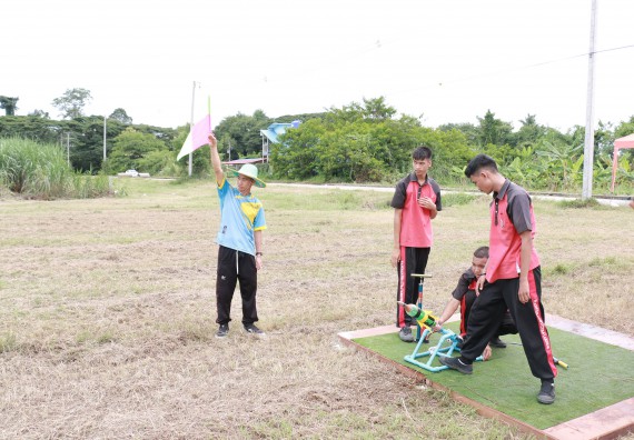 ภาพกิจกรรม การแข่งขันจรวดขวดน้ำ มัธยมศึกษาปีที่ 4-6 ประจำปี 2561