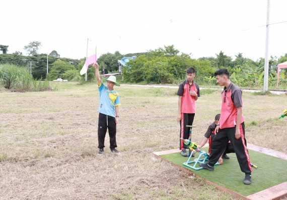 ภาพกิจกรรม การแข่งขันจรวดขวดน้ำ มัธยมศึกษาปีที่ 4-6 ประจำปี 2561