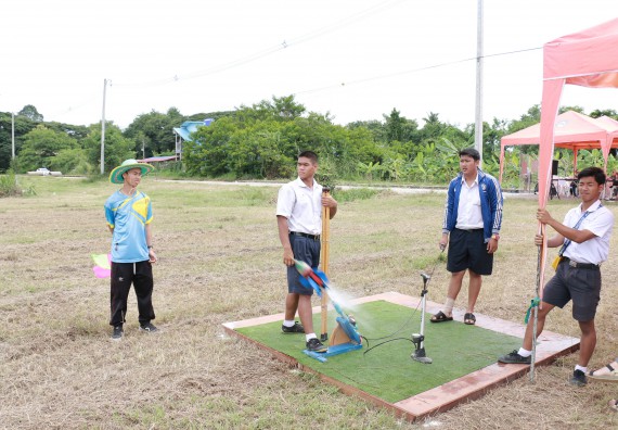 ภาพกิจกรรม การแข่งขันจรวดขวดน้ำ มัธยมศึกษาปีที่ 4-6 ประจำปี 2561