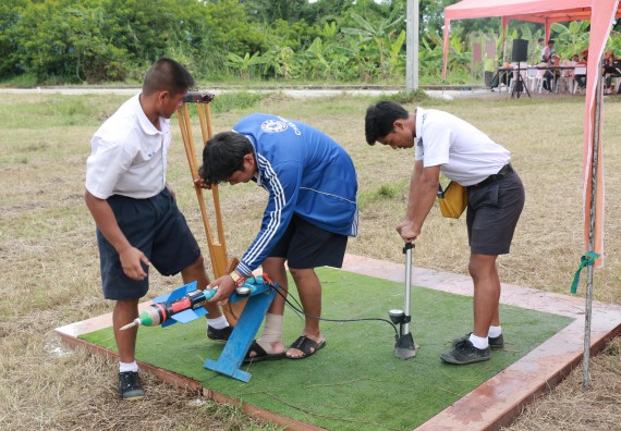 ภาพกิจกรรม การแข่งขันจรวดขวดน้ำ มัธยมศึกษาปีที่ 4-6 ประจำปี 2561