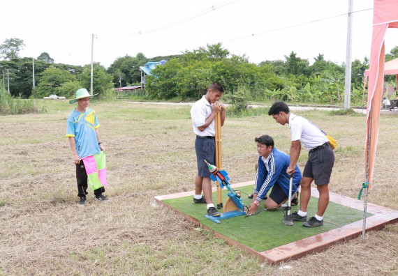 ภาพกิจกรรม การแข่งขันจรวดขวดน้ำ มัธยมศึกษาปีที่ 4-6 ประจำปี 2561