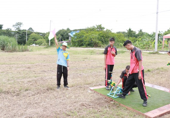 ภาพกิจกรรม การแข่งขันจรวดขวดน้ำ มัธยมศึกษาปีที่ 4-6 ประจำปี 2561