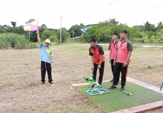 ภาพกิจกรรม การแข่งขันจรวดขวดน้ำ มัธยมศึกษาปีที่ 4-6 ประจำปี 2561