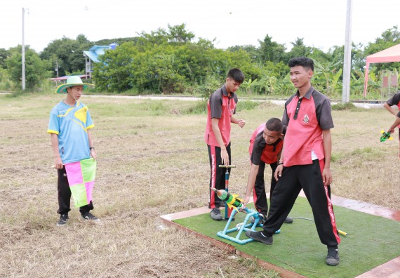 ภาพกิจกรรม การแข่งขันจรวดขวดน้ำ มัธยมศึกษาปีที่ 4-6 ประจำปี 2561