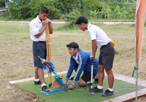 ภาพกิจกรรม การแข่งขันจรวดขวดน้ำ มัธยมศึกษาปีที่ 4-6 ประจำปี 2561