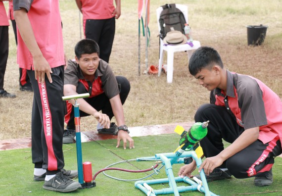 ภาพกิจกรรม การแข่งขันจรวดขวดน้ำ มัธยมศึกษาปีที่ 4-6 ประจำปี 2561