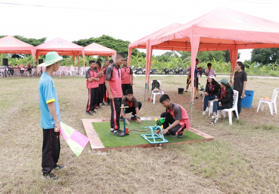 ภาพกิจกรรม การแข่งขันจรวดขวดน้ำ มัธยมศึกษาปีที่ 4-6 ประจำปี 2561