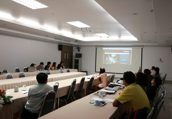 ภาพกิจกรรม คณะวิทยาศาสตร์และเทคโนโลยี จัดอบรมเชิงปฏิบัติการเรื่องการพัฒนาบุคลากรเข้าสู่ตำแหน่งทางวิชาการ และอบรมทักษะภาษาอังกฤษให้กับบุคลากรสายสอนและสายสนับสนุน