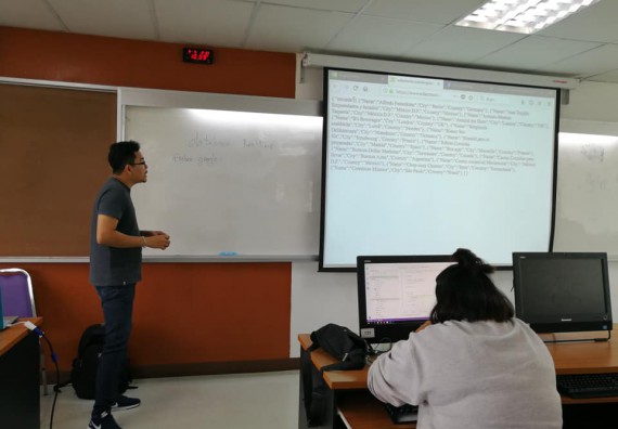 ภาพกิจกรรม โปรแกรมวิชาวิทยาการคอมพิวเตอร์ จัดอบรมเชิงปฏิบัติการ Mobile Application ภายใต้โครงการส่งเสริมคุณลักษณะ