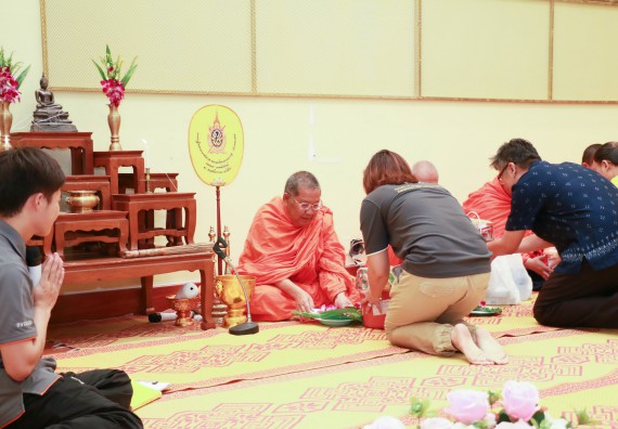 ภาพกิจกรรม สโมสรนักศึกษาคณะวิทยาศาสตร์และเทคโนโลยี จัดกิจกรรมทำบุญคณะวิทยาศาสตร์และเทคโนโลยี ประจำปี 2561