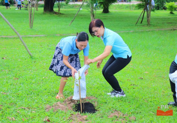 ภาพกิจกรรม คณะวิทยาศาสตร์และเทคโนโลยี เข้าร่วมโครงการ “ปลูกป่าเฉลิมพระเกียรติแม่ของแผ่นดิน”