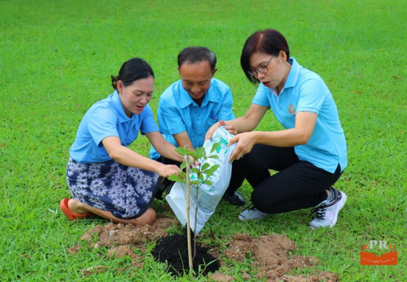 ภาพกิจกรรม คณะวิทยาศาสตร์และเทคโนโลยี เข้าร่วมโครงการ “ปลูกป่าเฉลิมพระเกียรติแม่ของแผ่นดิน”