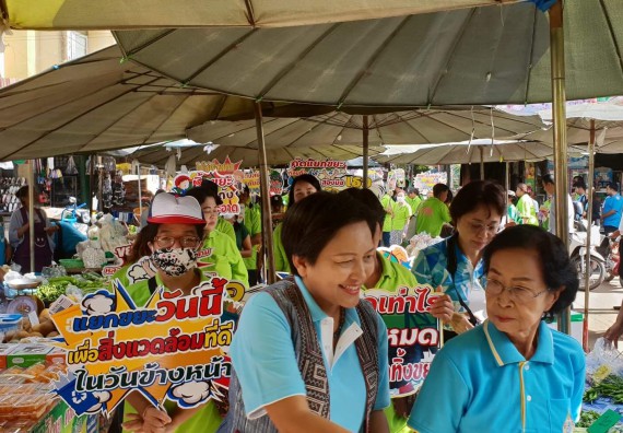 ภาพกิจกรรม โปรแกรมวิชาวิทยาศาสตร์สิ่งแวดล้อม จัดกิจกรรมเดินรณรงค์ ร่วมกันลดคัดแยกขยะ เพื่อรักษาสิ่งแวดล้อม