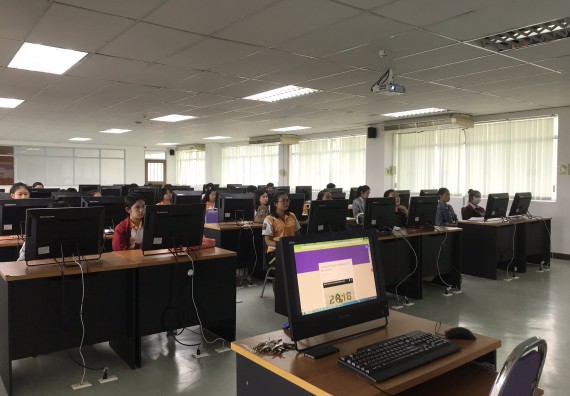 ภาพกิจกรรม นักศึกษาคณะวิทยาศาสตร์และเทคโนโลยี เข้าร่วมโครงการอบรมพัฒนาทักษะด้าน ICT Thailand 4.0 และกิจกรรมอบรมเชิงปฏิบัติการด้าน ICT Thailand 4.0 หลักสูตรฝึกอบรม Google Forms และ Google Sheets