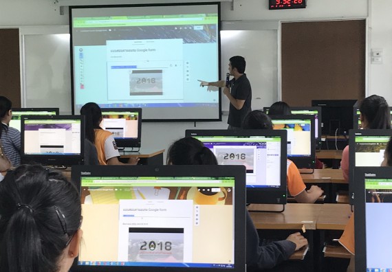ภาพกิจกรรม นักศึกษาคณะวิทยาศาสตร์และเทคโนโลยี เข้าร่วมโครงการอบรมพัฒนาทักษะด้าน ICT Thailand 4.0 และกิจกรรมอบรมเชิงปฏิบัติการด้าน ICT Thailand 4.0 หลักสูตรฝึกอบรม Google Forms และ Google Sheets