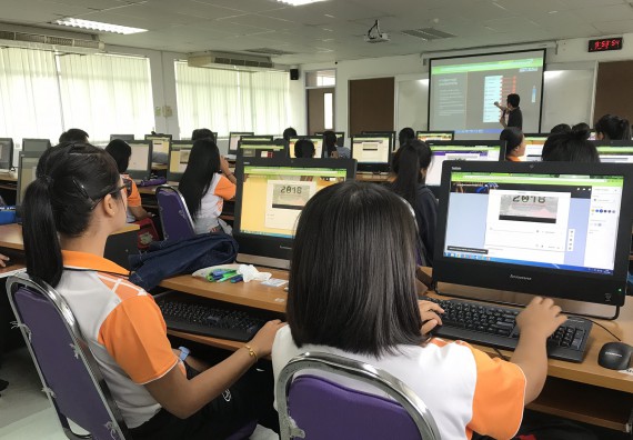 ภาพกิจกรรม นักศึกษาคณะวิทยาศาสตร์และเทคโนโลยี เข้าร่วมโครงการอบรมพัฒนาทักษะด้าน ICT Thailand 4.0 และกิจกรรมอบรมเชิงปฏิบัติการด้าน ICT Thailand 4.0 หลักสูตรฝึกอบรม Google Forms และ Google Sheets