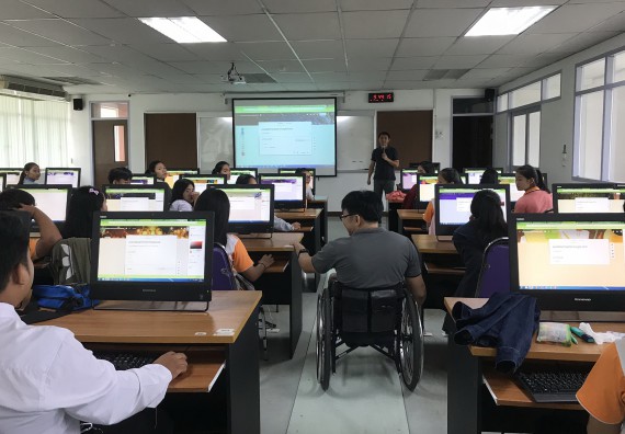 ภาพกิจกรรม นักศึกษาคณะวิทยาศาสตร์และเทคโนโลยี เข้าร่วมโครงการอบรมพัฒนาทักษะด้าน ICT Thailand 4.0 และกิจกรรมอบรมเชิงปฏิบัติการด้าน ICT Thailand 4.0 หลักสูตรฝึกอบรม Google Forms และ Google Sheets