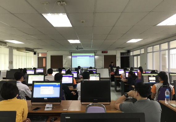 ภาพกิจกรรม นักศึกษาคณะวิทยาศาสตร์และเทคโนโลยี เข้าร่วมโครงการอบรมพัฒนาทักษะด้าน ICT Thailand 4.0 และกิจกรรมอบรมเชิงปฏิบัติการด้าน ICT Thailand 4.0 หลักสูตรฝึกอบรม Google Forms และ Google Sheets