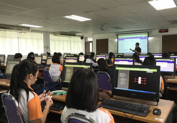 ภาพกิจกรรม นักศึกษาคณะวิทยาศาสตร์และเทคโนโลยี เข้าร่วมโครงการอบรมพัฒนาทักษะด้าน ICT Thailand 4.0 และกิจกรรมอบรมเชิงปฏิบัติการด้าน ICT Thailand 4.0 หลักสูตรฝึกอบรม Google Forms และ Google Sheets