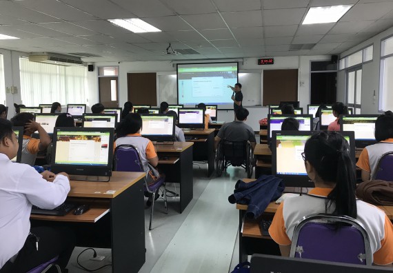 ภาพกิจกรรม นักศึกษาคณะวิทยาศาสตร์และเทคโนโลยี เข้าร่วมโครงการอบรมพัฒนาทักษะด้าน ICT Thailand 4.0 และกิจกรรมอบรมเชิงปฏิบัติการด้าน ICT Thailand 4.0 หลักสูตรฝึกอบรม Google Forms และ Google Sheets