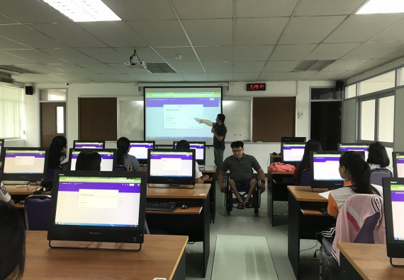 ภาพกิจกรรม นักศึกษาคณะวิทยาศาสตร์และเทคโนโลยี เข้าร่วมโครงการอบรมพัฒนาทักษะด้าน ICT Thailand 4.0 และกิจกรรมอบรมเชิงปฏิบัติการด้าน ICT Thailand 4.0 หลักสูตรฝึกอบรม Google Forms และ Google Sheets