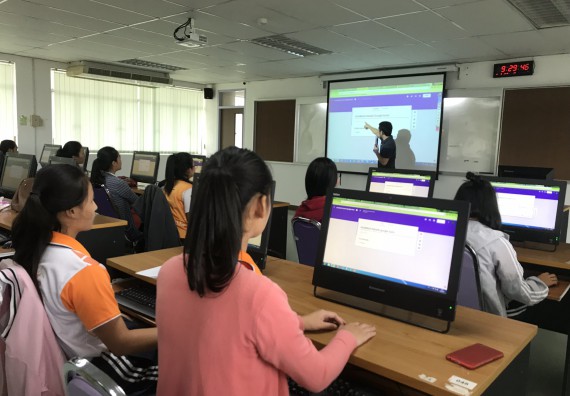 ภาพกิจกรรม นักศึกษาคณะวิทยาศาสตร์และเทคโนโลยี เข้าร่วมโครงการอบรมพัฒนาทักษะด้าน ICT Thailand 4.0 และกิจกรรมอบรมเชิงปฏิบัติการด้าน ICT Thailand 4.0 หลักสูตรฝึกอบรม Google Forms และ Google Sheets