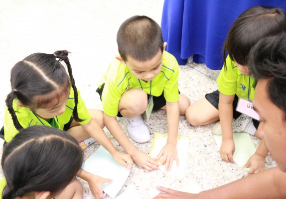 ภาพกิจกรรม คณะวิทยาศาสตร์และเทคโนโลยี จัดค่ายวิทยาศาสตร์โรงเรียนสาธิตฯ อนุบาล