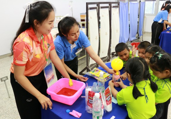 ภาพกิจกรรม คณะวิทยาศาสตร์และเทคโนโลยี จัดค่ายวิทยาศาสตร์โรงเรียนสาธิตฯ อนุบาล