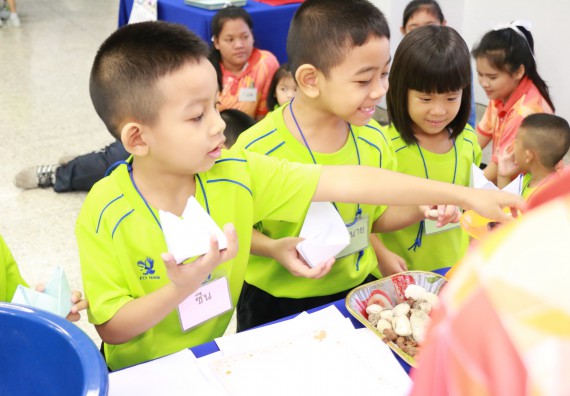 ภาพกิจกรรม คณะวิทยาศาสตร์และเทคโนโลยี จัดค่ายวิทยาศาสตร์โรงเรียนสาธิตฯ อนุบาล