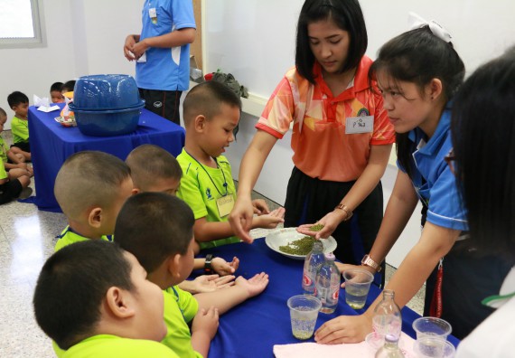 ภาพกิจกรรม คณะวิทยาศาสตร์และเทคโนโลยี จัดค่ายวิทยาศาสตร์โรงเรียนสาธิตฯ อนุบาล