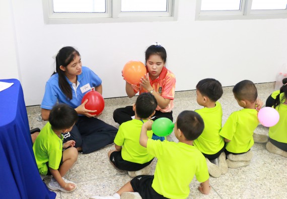 ภาพกิจกรรม คณะวิทยาศาสตร์และเทคโนโลยี จัดค่ายวิทยาศาสตร์โรงเรียนสาธิตฯ อนุบาล